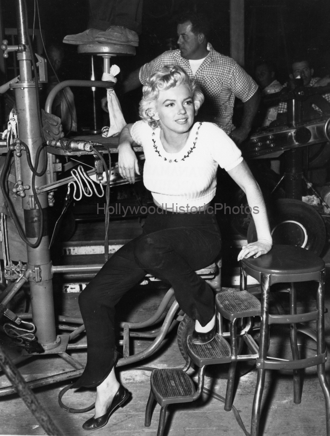 Marilyn Monroe 1953 Hanging out with the crew behind the scenes wm.jpg